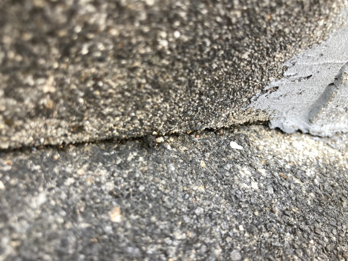 立ち上がりにも同じように隙間が発生中