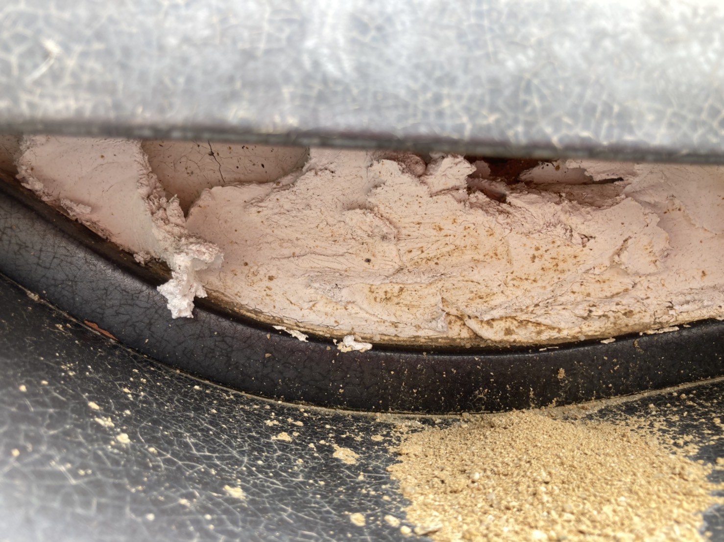 場所によっては重ね塗りされている部分もあります