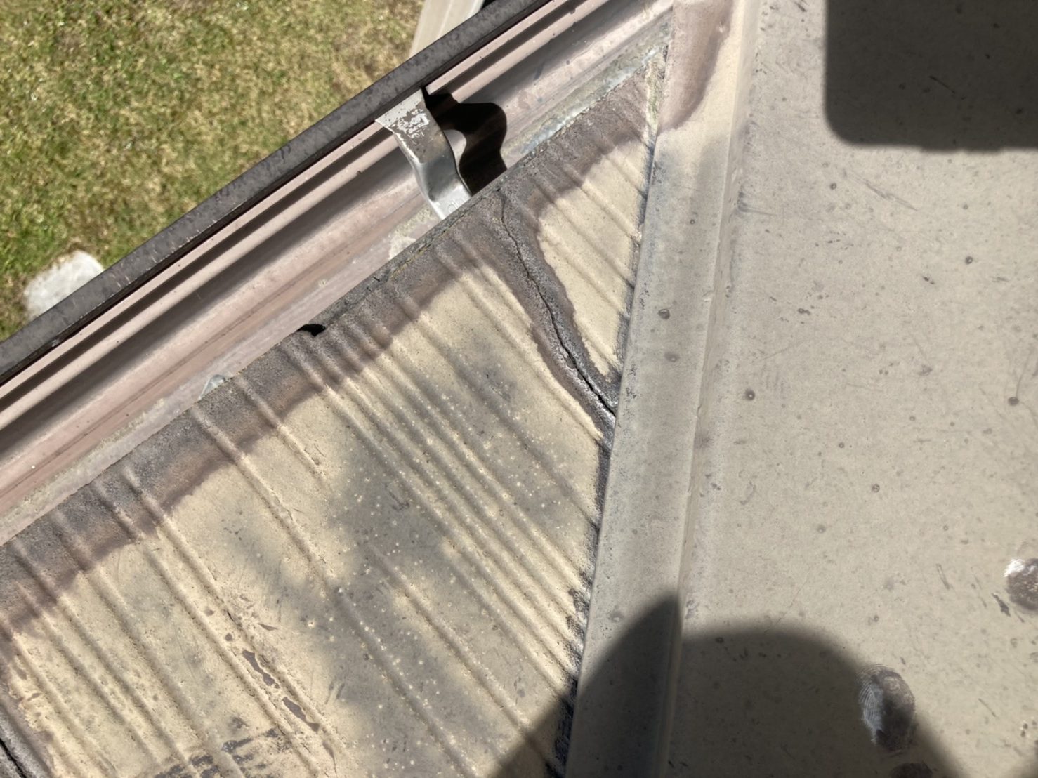 一部割れも発生しています