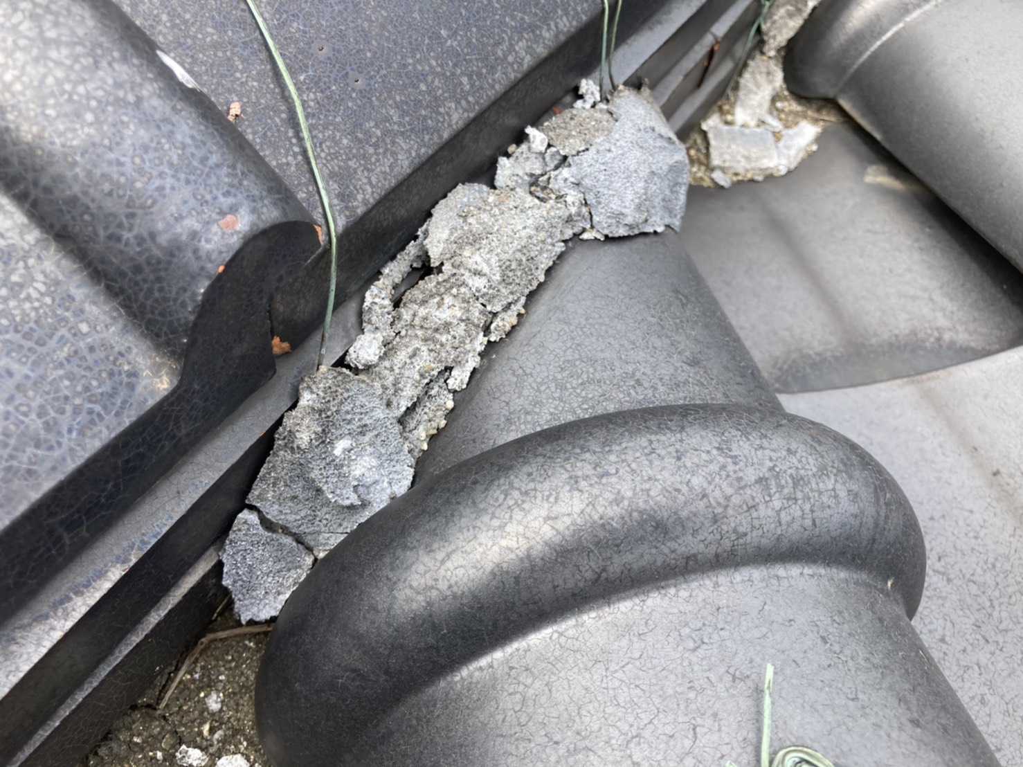 棟との取り合い漆喰はぼろぼろ