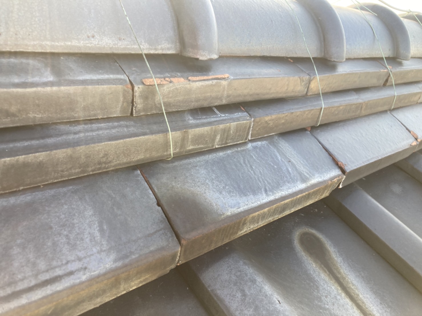 棟が少し歪み始めています