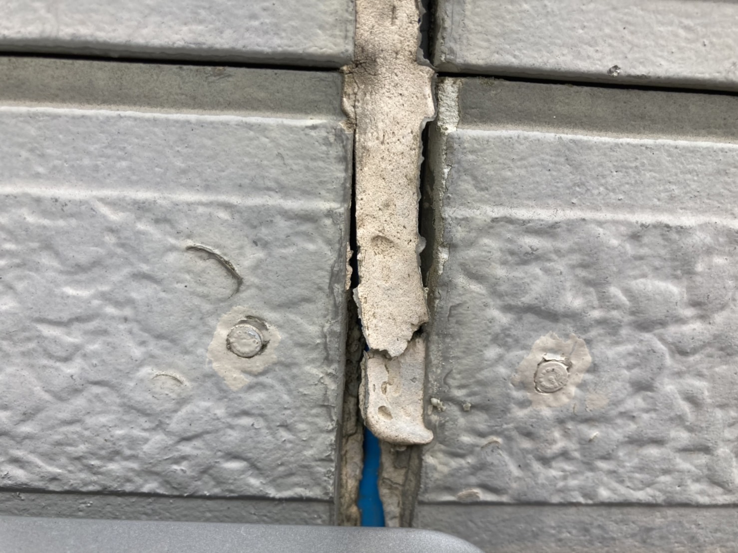 目地の劣化はここまで進行中