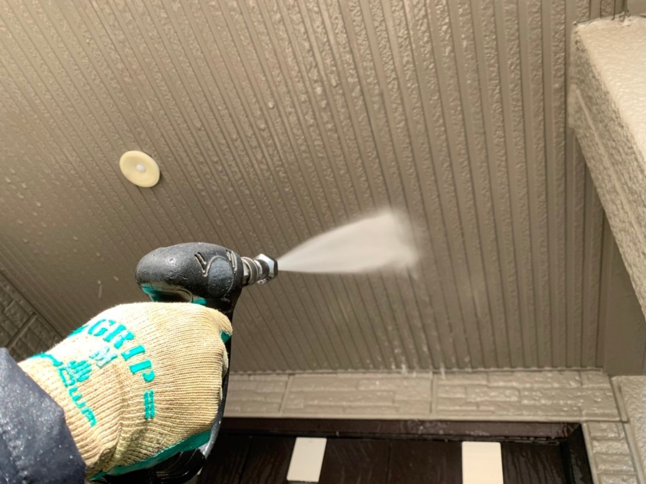 もちろん外壁以外の付帯部もきれいにします