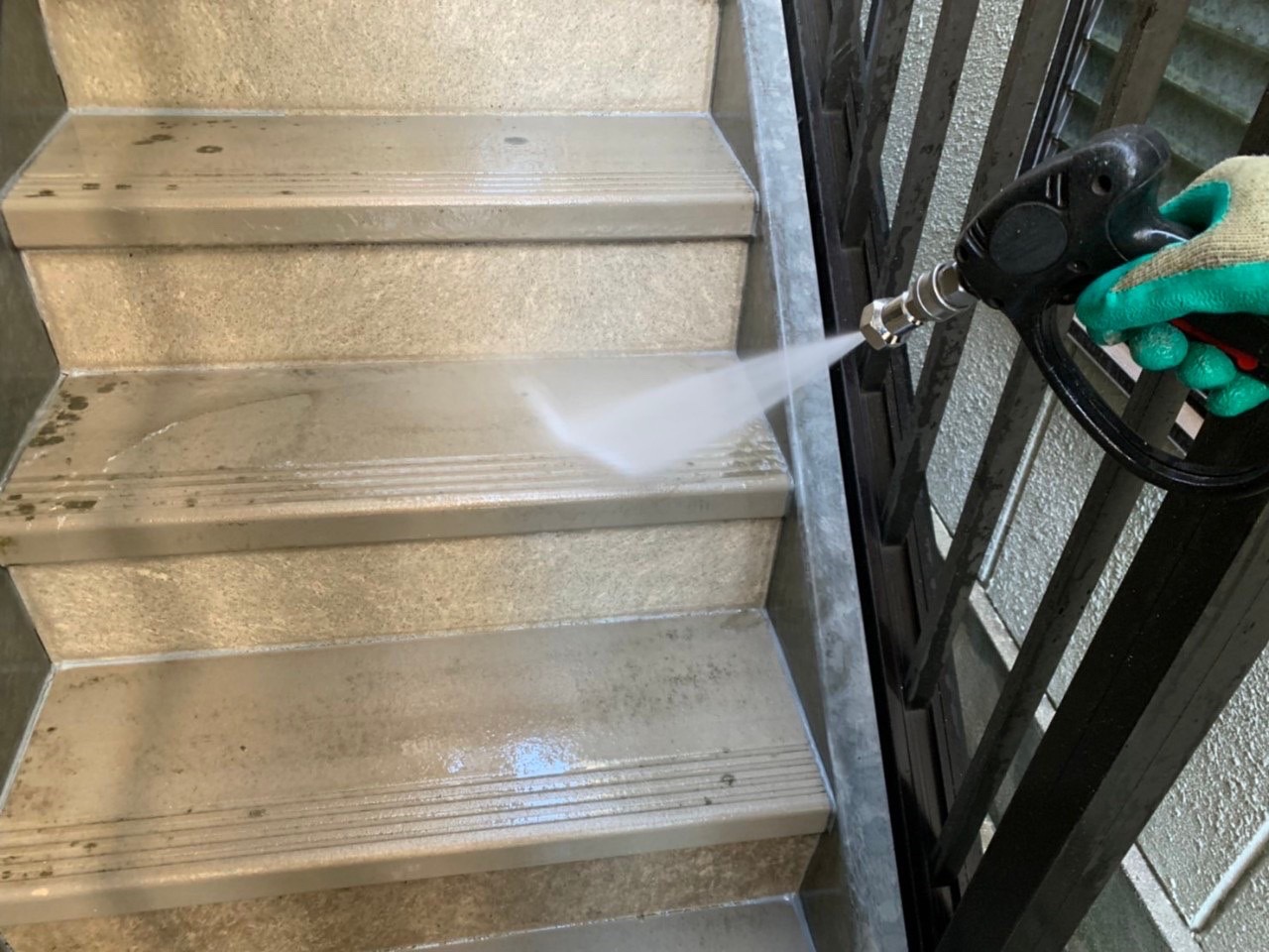 塗装しない部分も汚れが気になる場合は一緒に