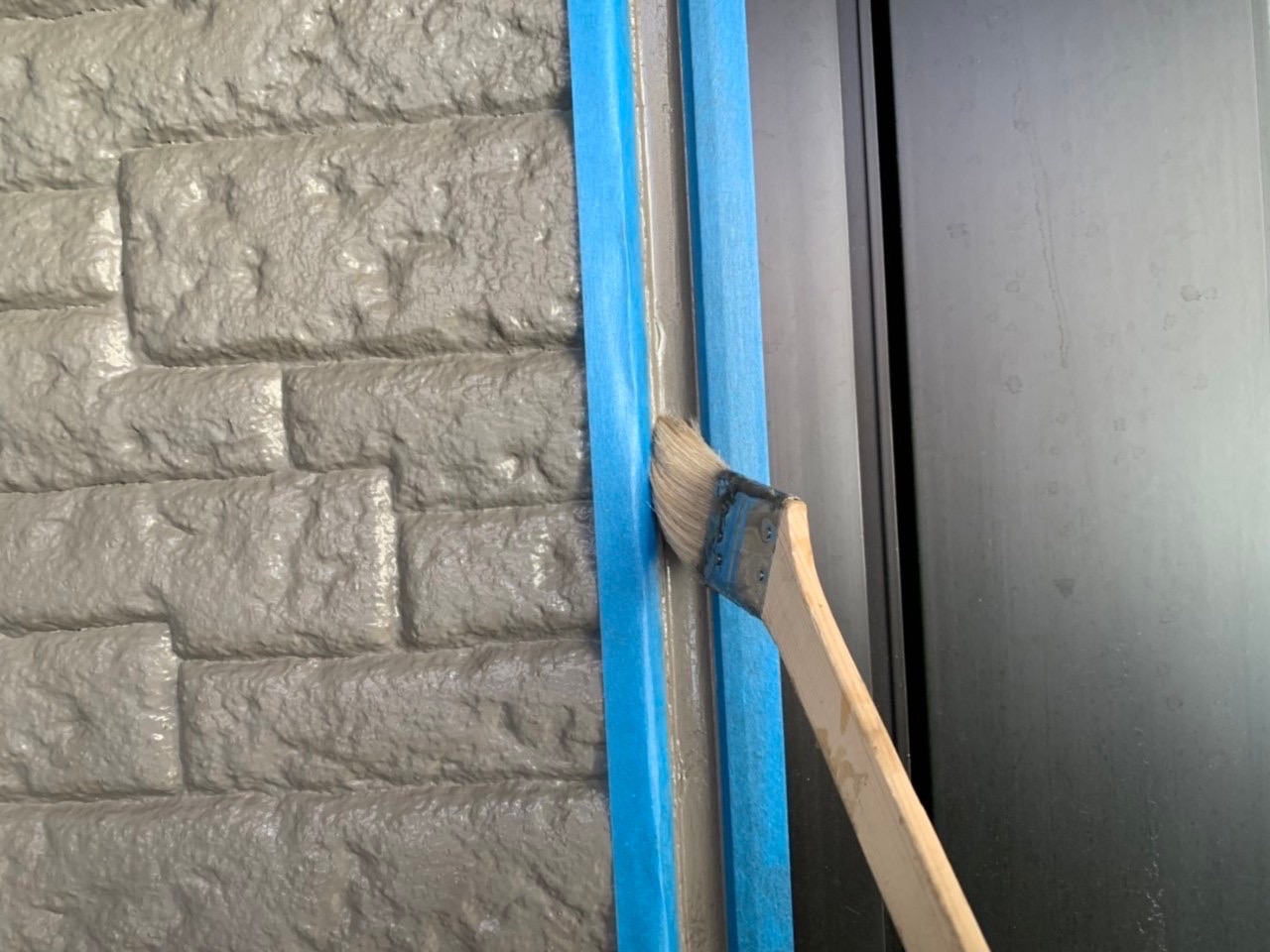 プライマーという接着材の効果があるものを塗装