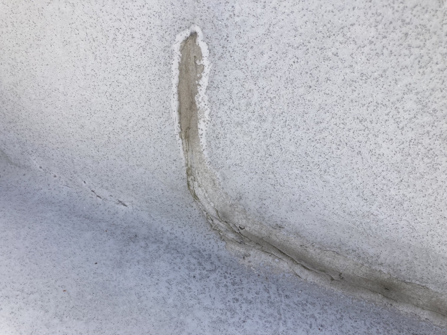 しかし、シーリングが使用されていました