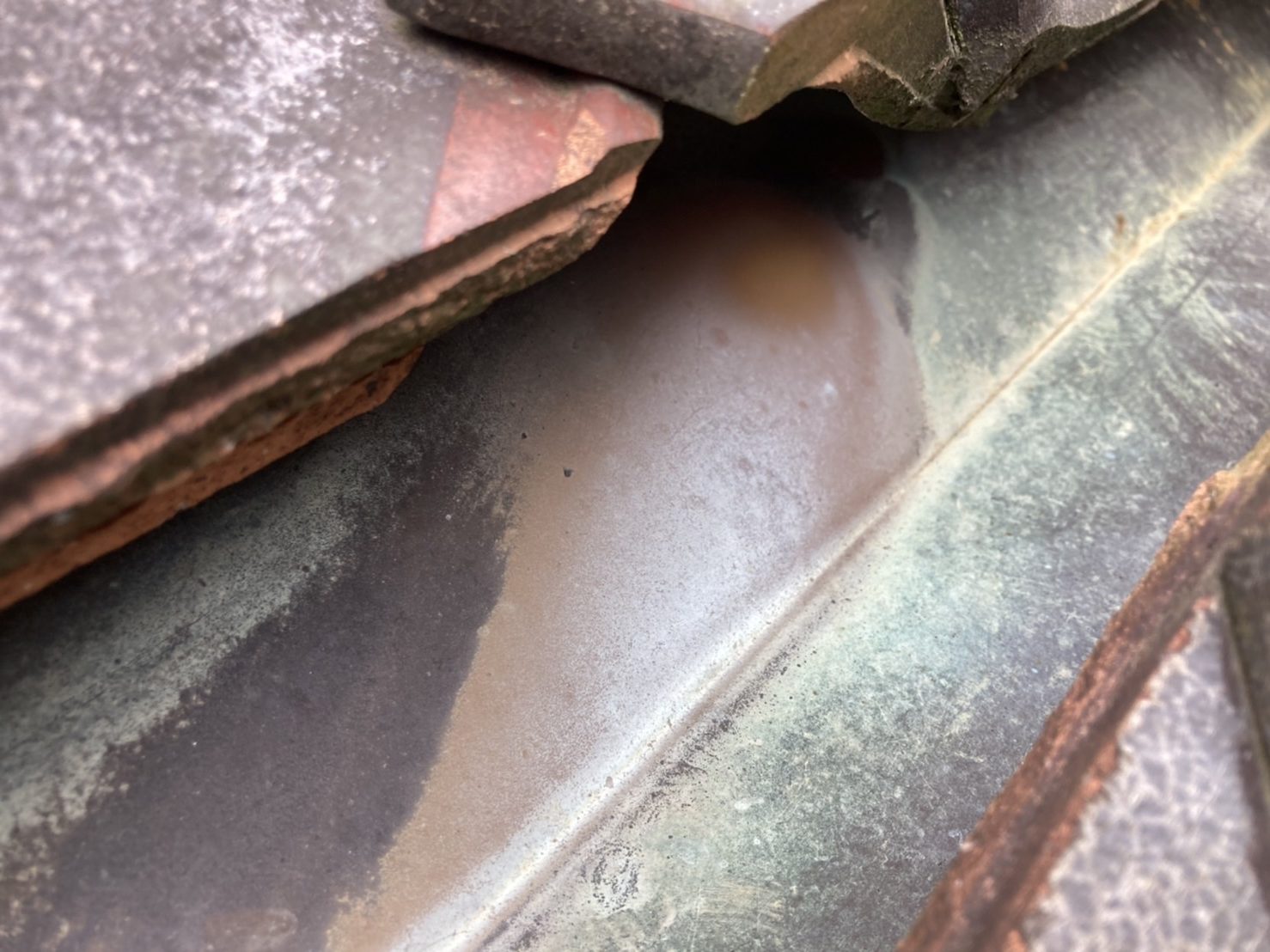 谷板金が銅板の場合は劣化で雨漏りになります