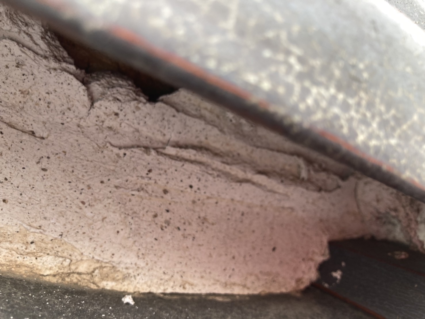 漆喰上部まで漆喰を塗る必要があります