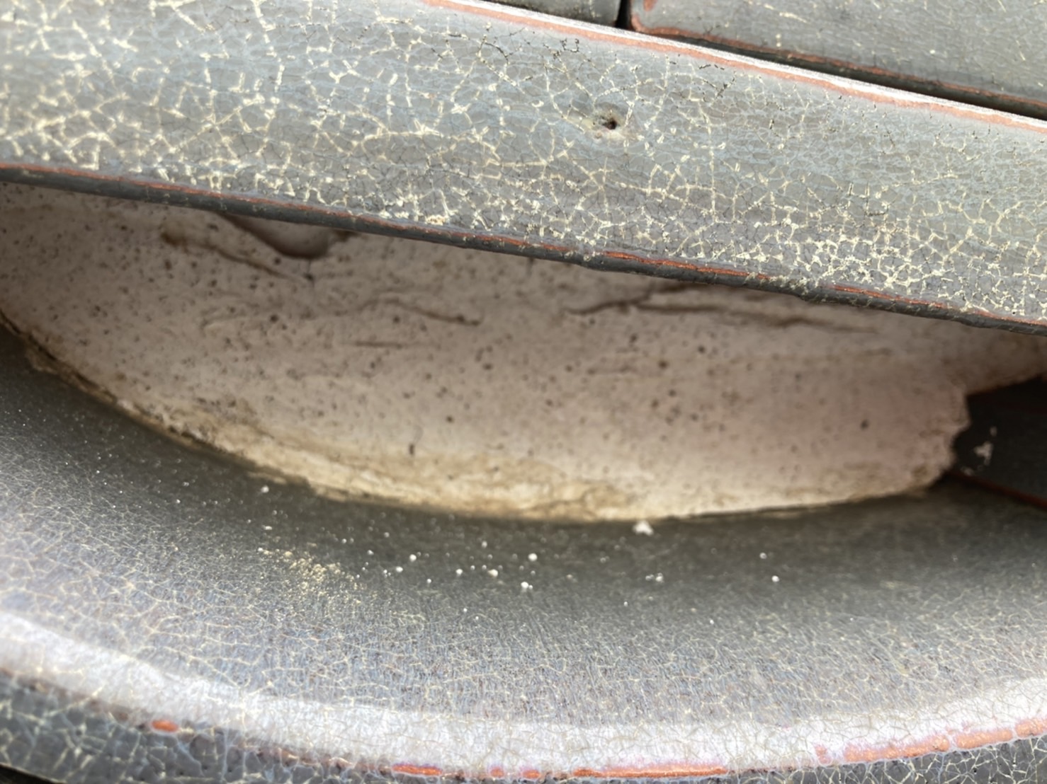 漆喰は経年劣化が進行してくると剥離が始まります。