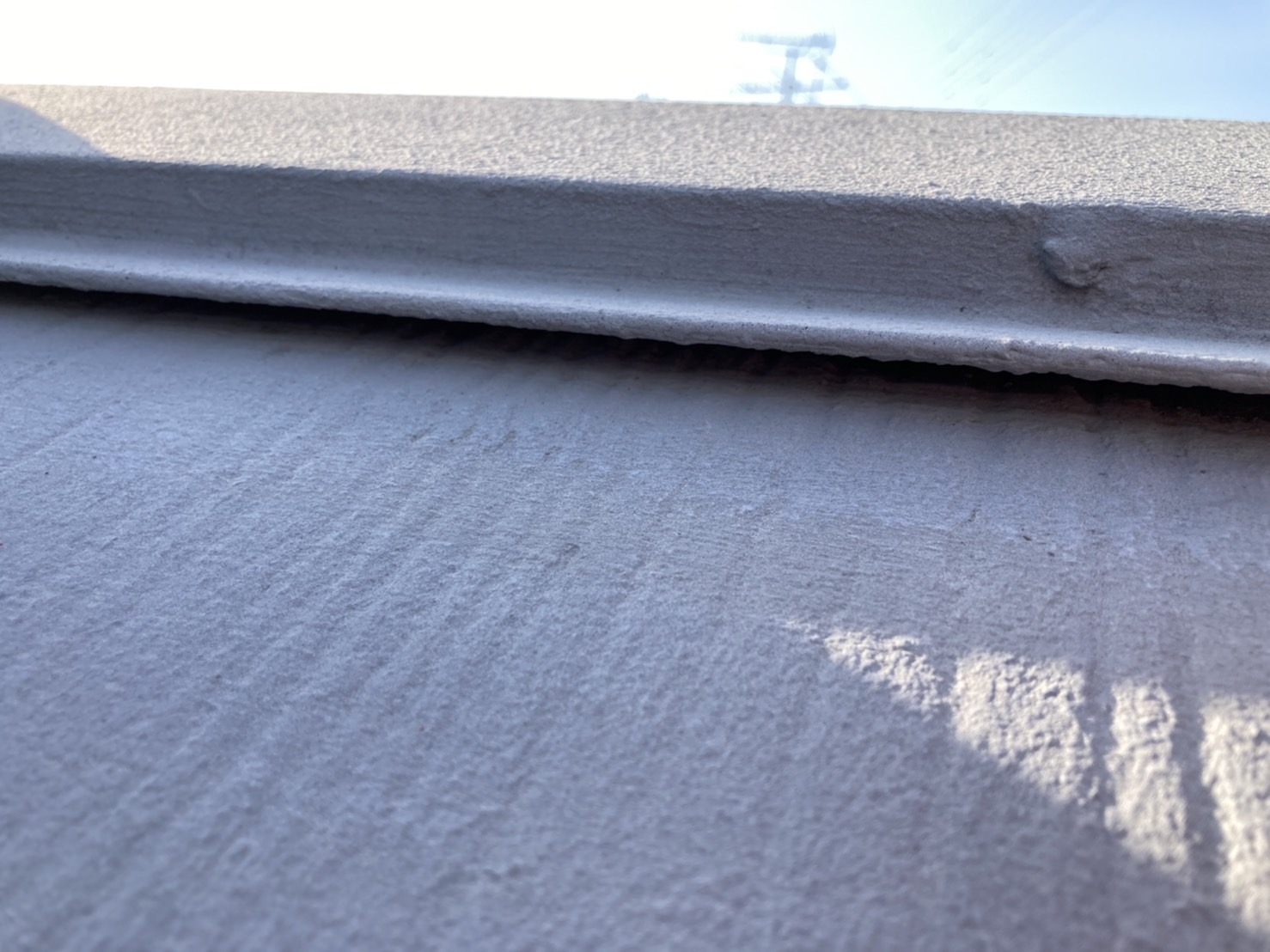 棟板金はこういった隙間から風を受けます