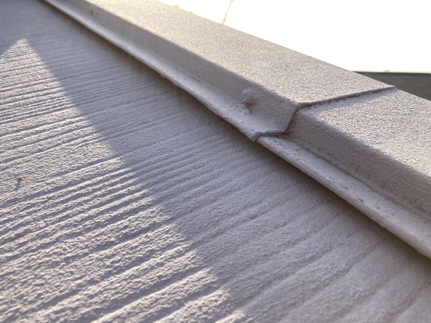 止めているビスが抜けてしまうのが飛散の原因に