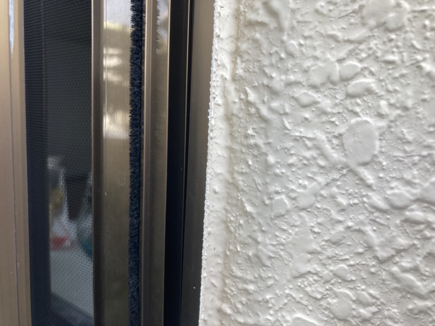 サッシ周りのシーリングも見ましょう