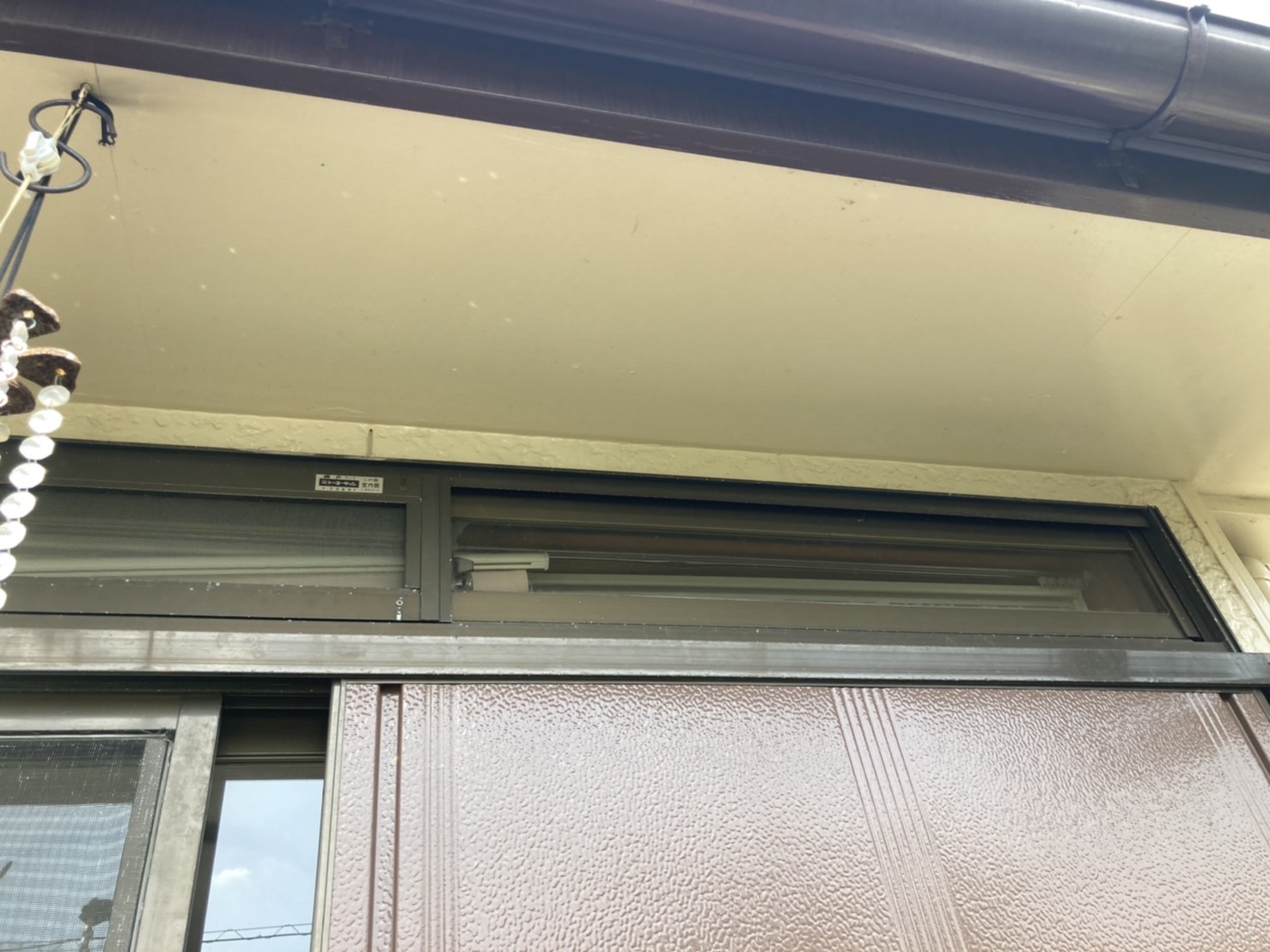 軒天は汚れにくい部分ですが、塗装はしておきましょう