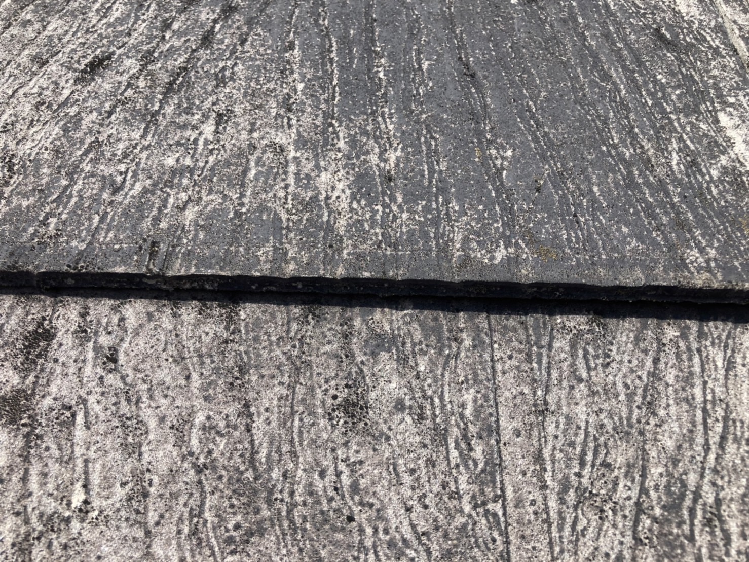 塗装をする際は割れにもチェックします