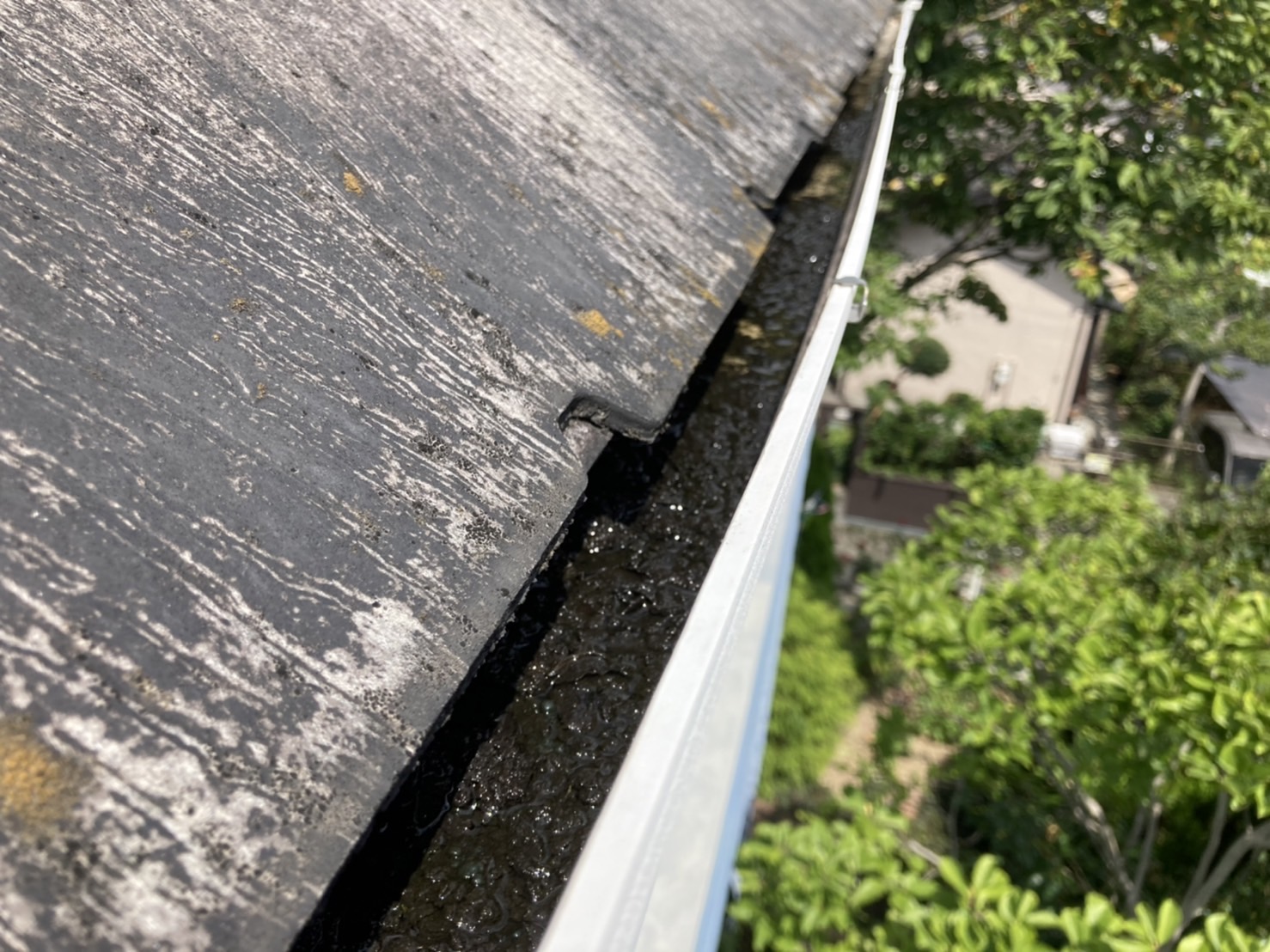 樋も経年劣化が進むと歪みが発生します