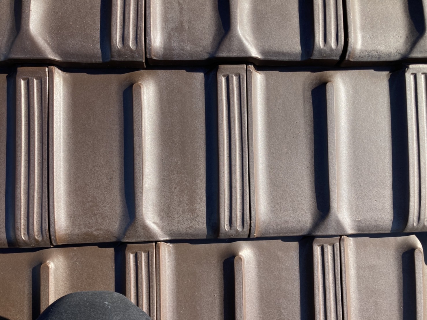 形状によっては雨漏りを誘発する場合もあります