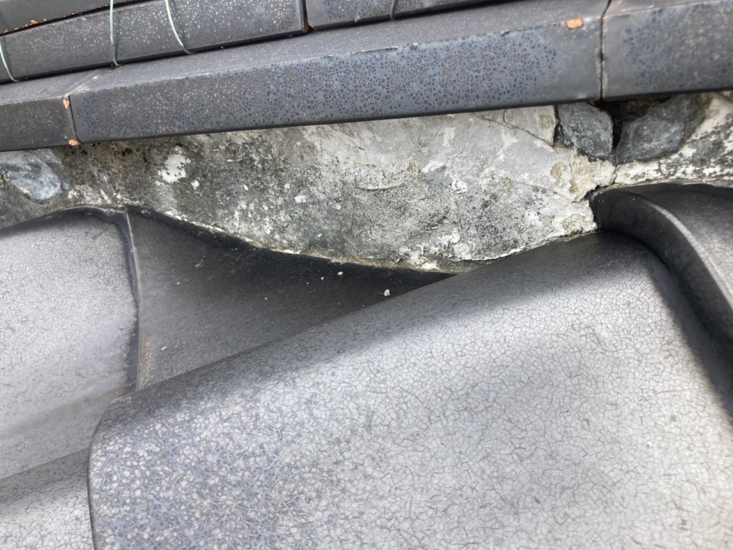 剥離は雨漏りにもなる可能性がありあｍ数