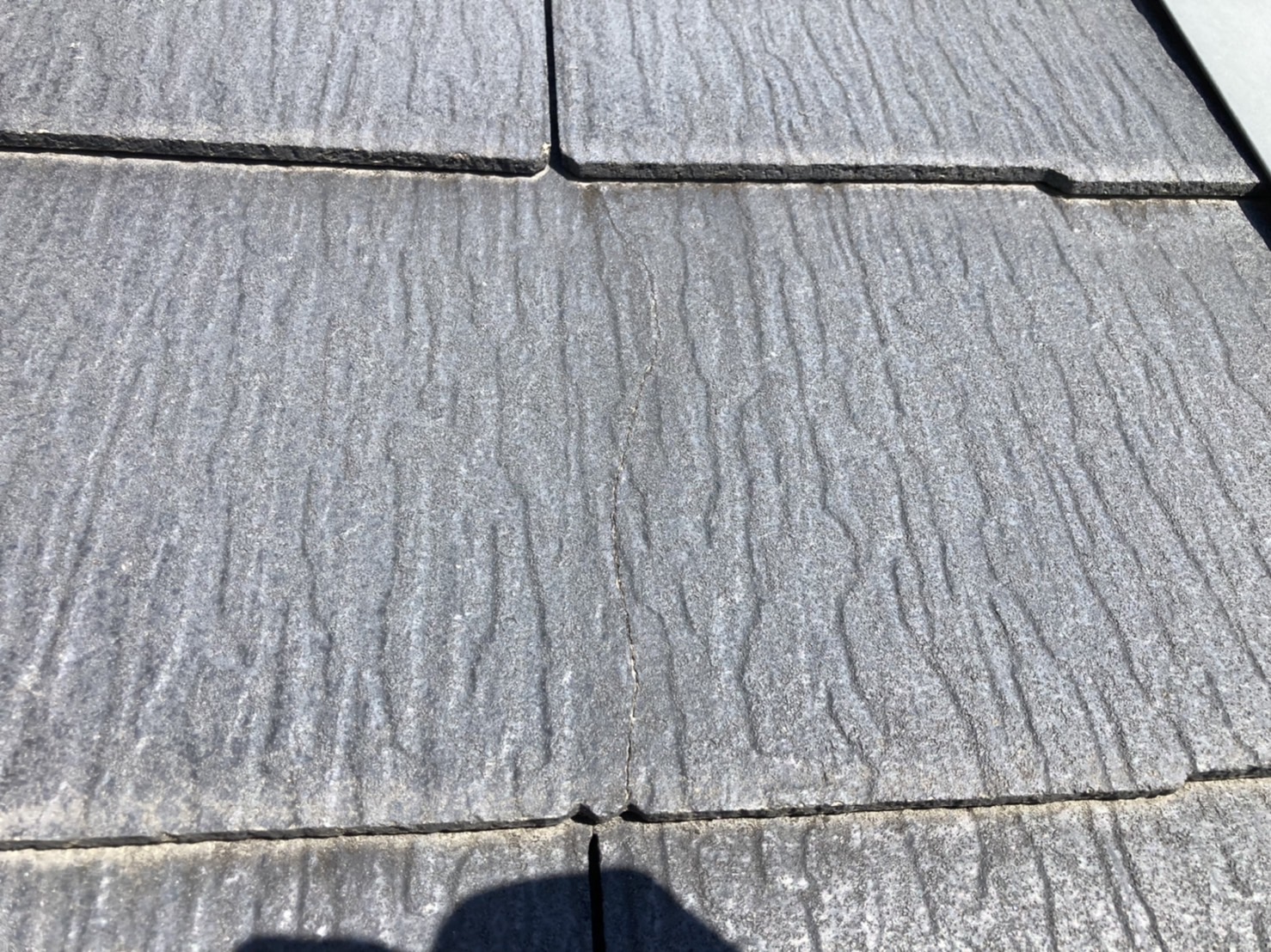 スレート屋根の劣化症状はこういった褪色から