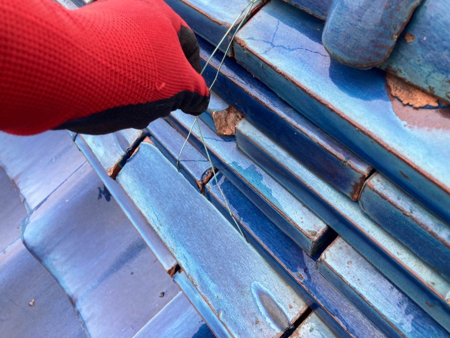 また番線はゆるみが発生しています