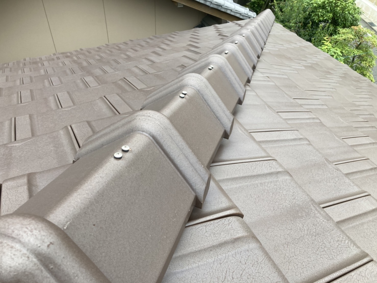 棟は一枚ものの瓦が使用されています