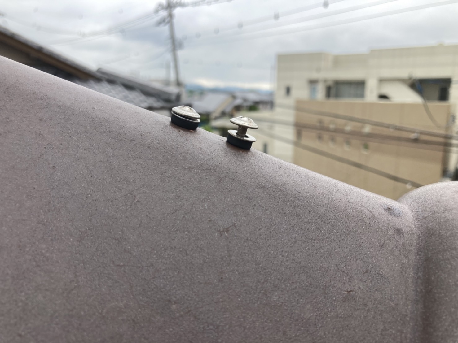 少しだけビスが浮き始めていますね