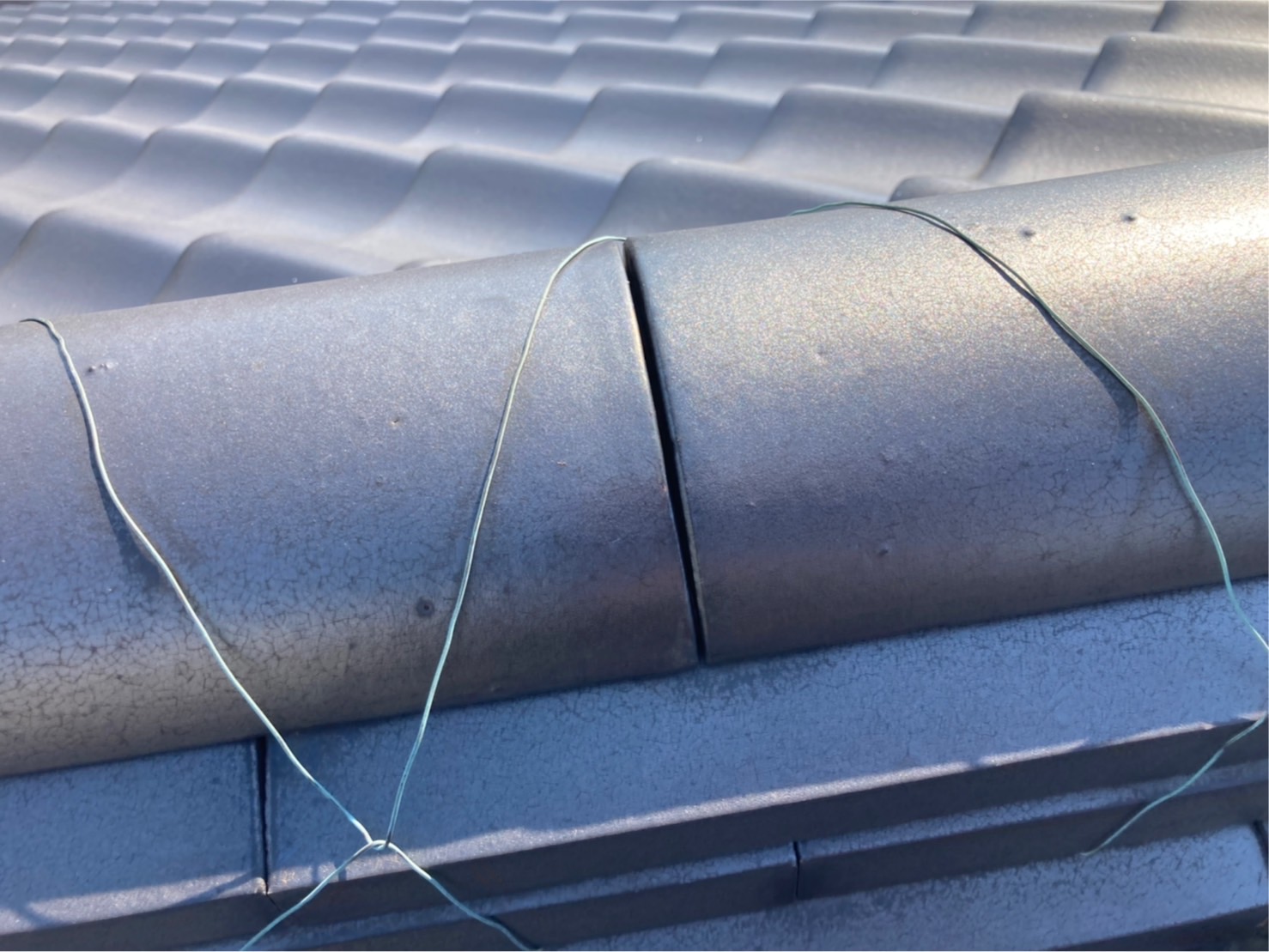 この隙間。雨入りそうですね