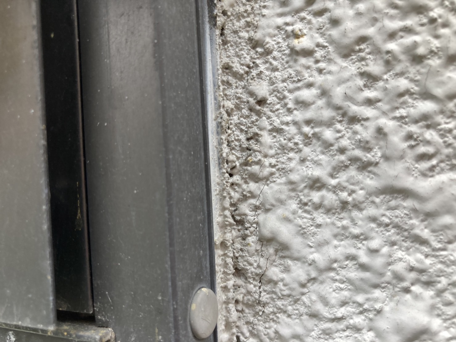 サッシ周りは劣化進行中