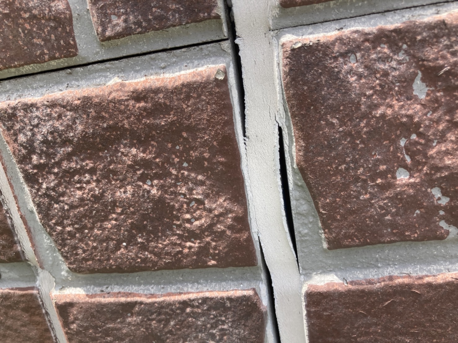 この隙間から水が当たってしまと・・・