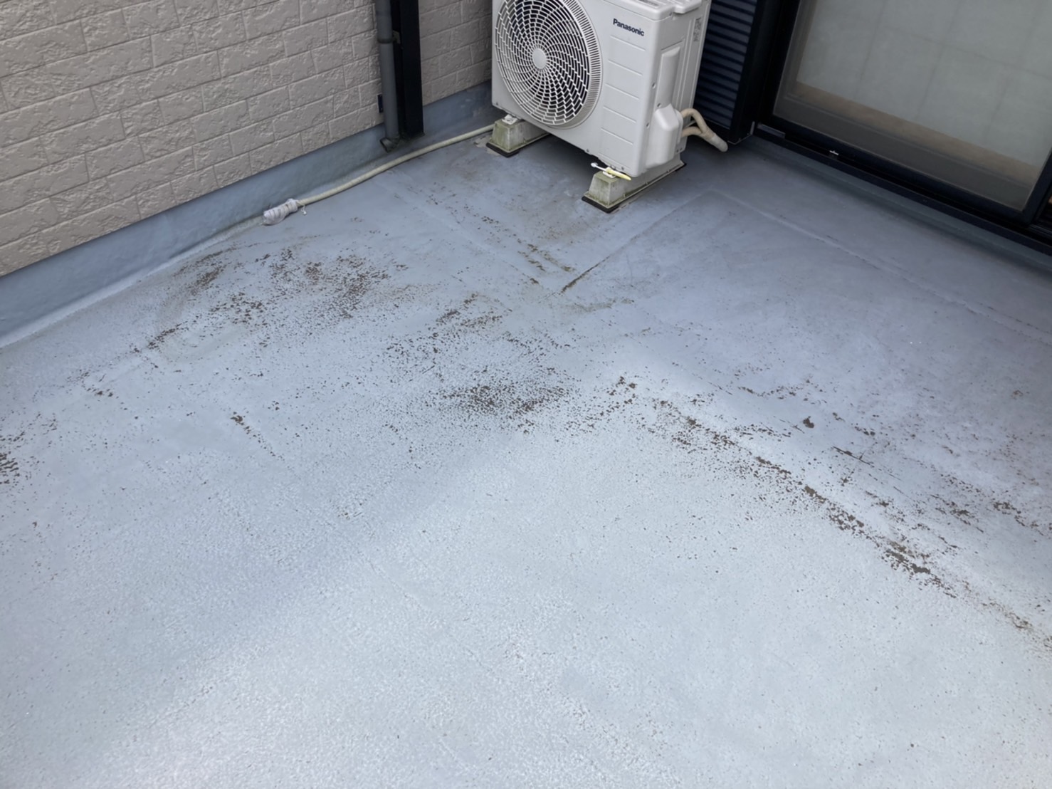 全体的な汚れの付着が確認できますね