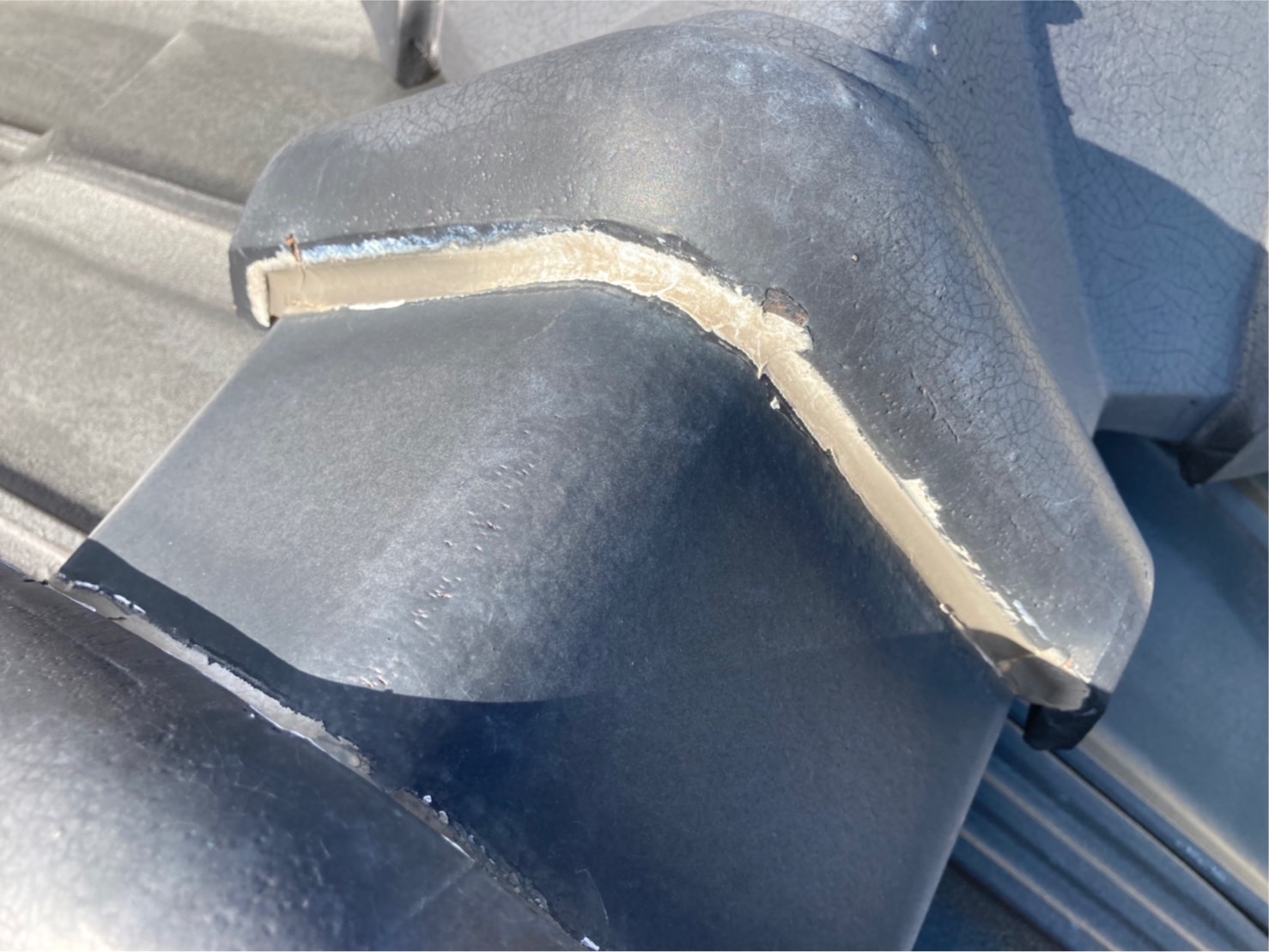 棟に打たれたシーリングは切れると雨漏りに