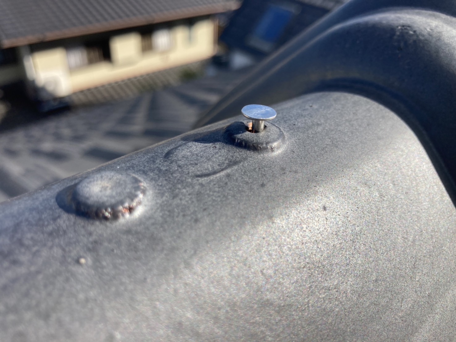 釘浮きは棟瓦を止めている大切な釘です