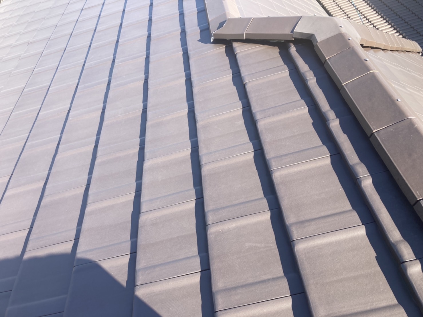 この瓦は非常に割れやすいタイプの屋根でした