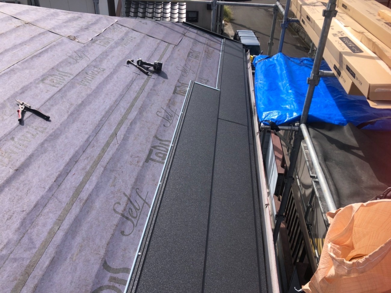 ご希望の屋根材を設置します