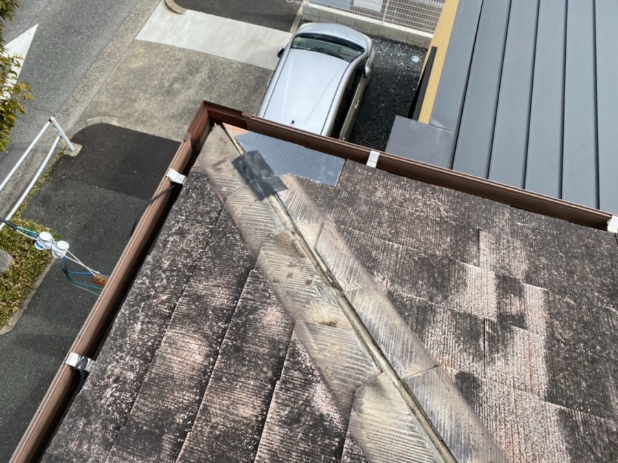 一緒に割れてしまったスレートも補修します