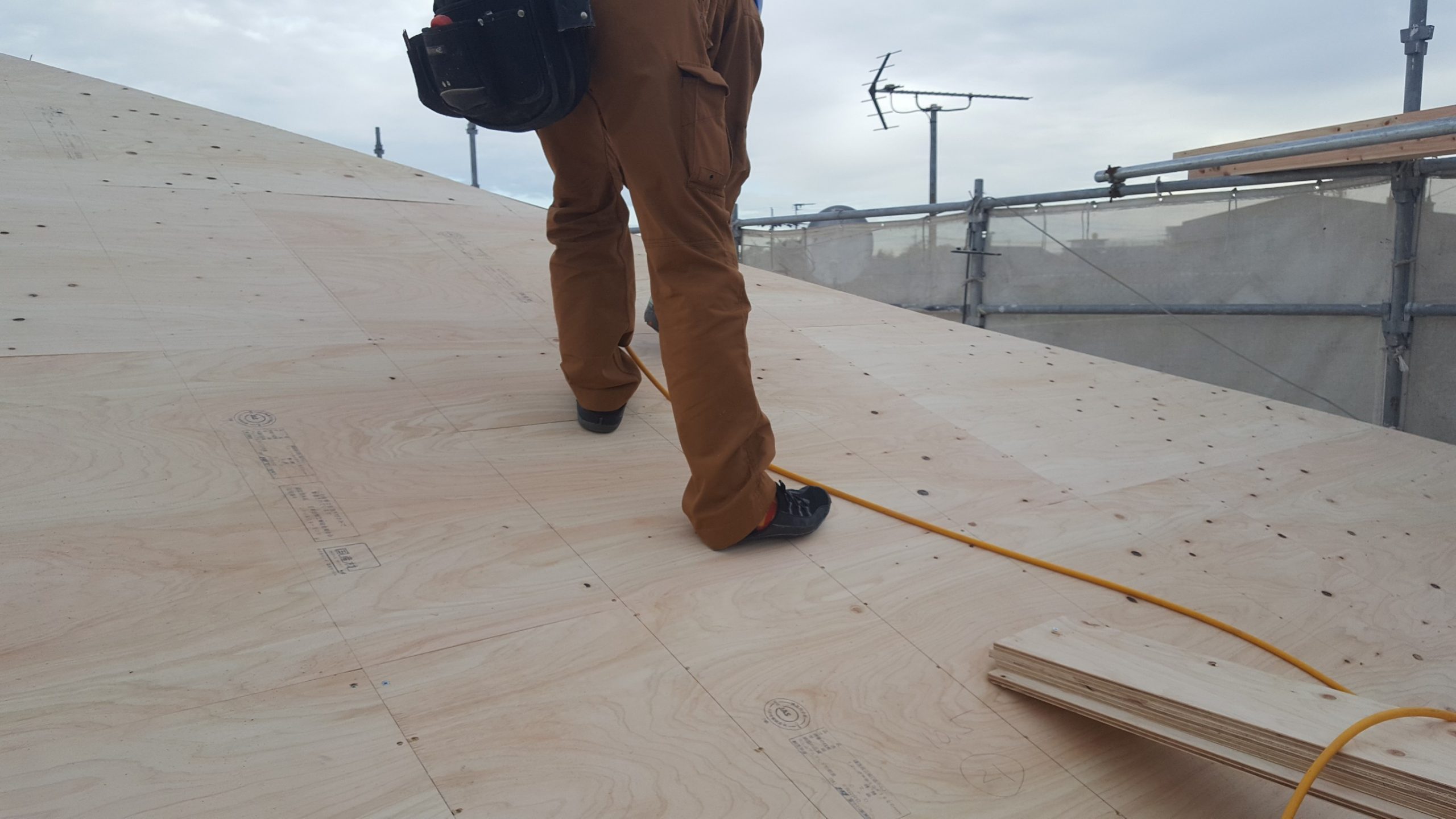 屋根下地コンパネ張り