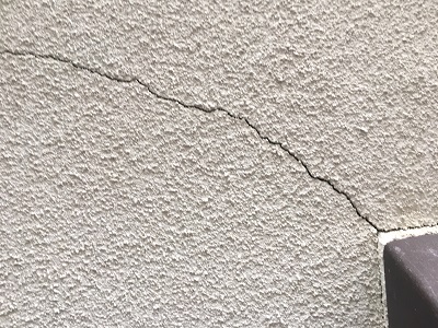 外壁のひび割れ