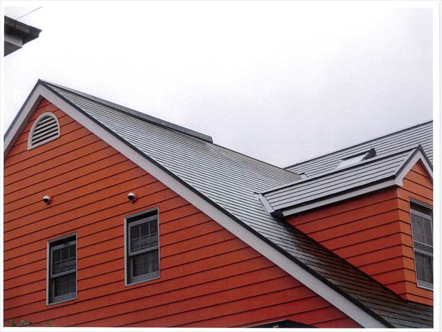 岡山市南区カラーべストの棟板金脱落