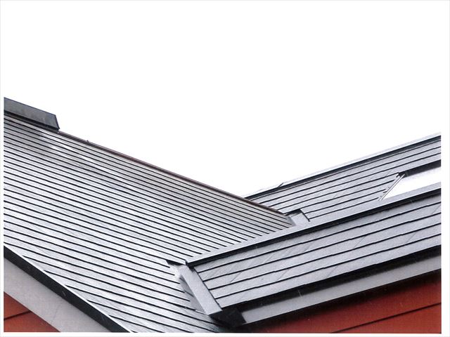 岡山市南区カラーべストの棟板金脱落