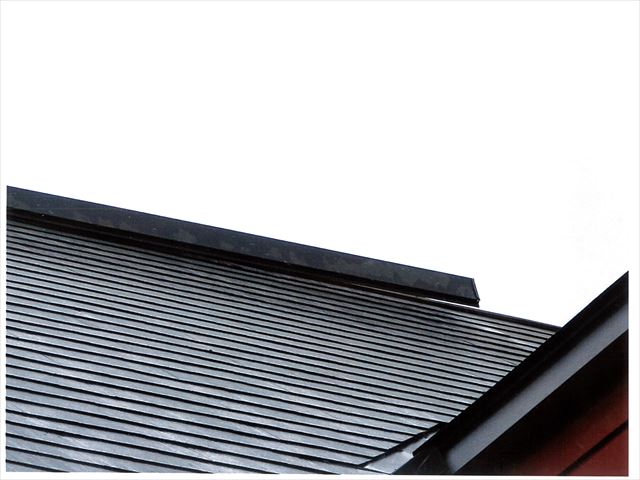 岡山市南区カラーべストの棟板金脱落