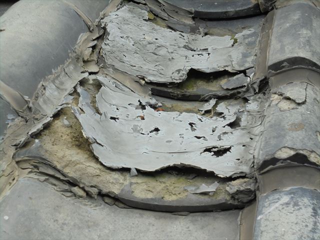 赤穂郡上郡町　トタン屋根葺き替え工事の点検　寒割れ瓦