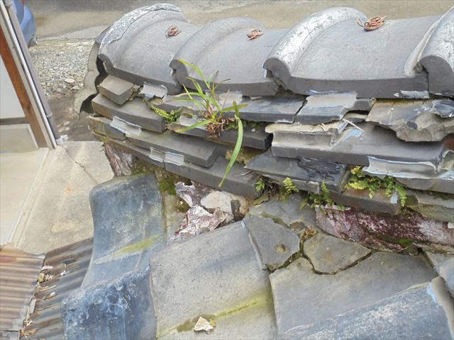 赤穂郡上郡町　隅棟にの寒割れが激しいです