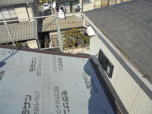 岡山市北区　スーパーガルテクトの１階の裏面の工事です。