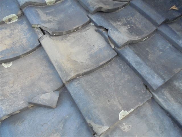 岡山市中区で屋根雨漏り修理　平瓦の割れ瓦