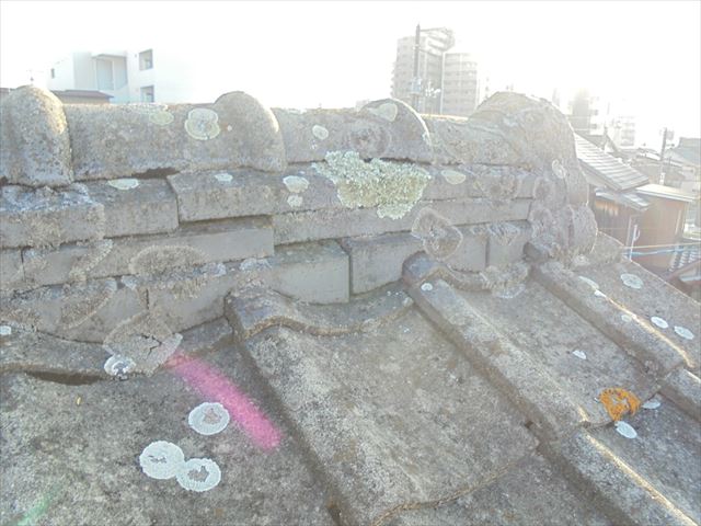 倉敷市で屋根修理　棟瓦のズレ