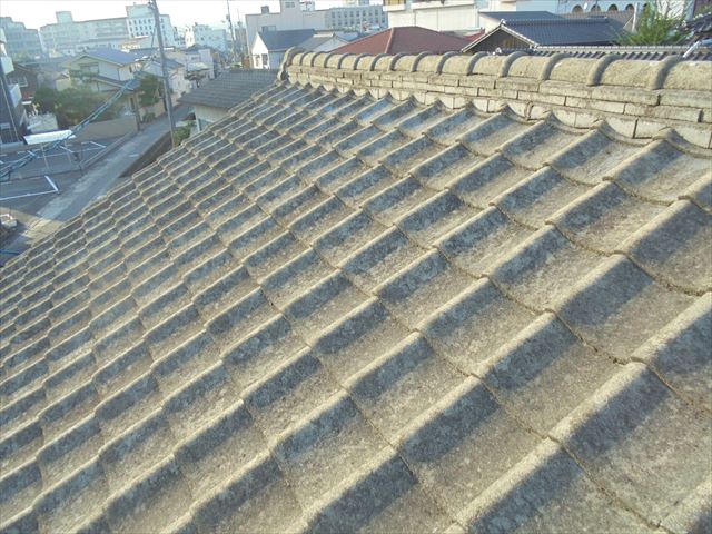 倉敷市で屋根修理　セメント瓦の劣化が進んでます。