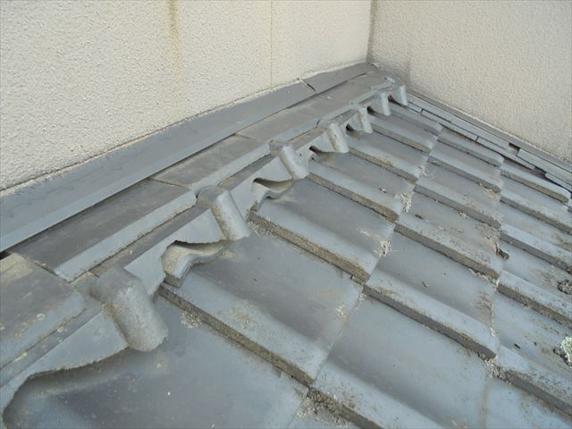 倉敷市で雨漏り修理　セメント瓦の劣化が進んで