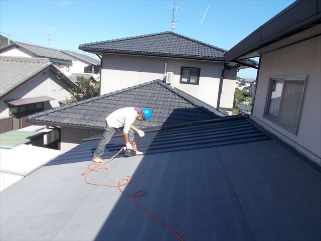 玉野市　屋根工事　カバー工法