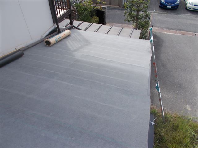 玉野市　屋根工事　カバー工法　粘着性屋根下葺き材エコタック