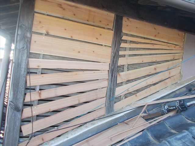 岡山市北区　雨漏り修理　モルタル壁撤去