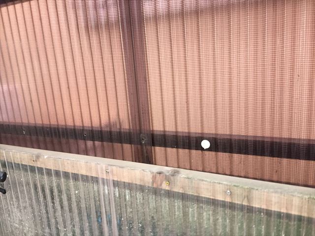 岡山市南区　カーポートの屋根修理　隣の波板取り外し